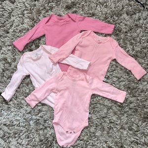 Gently used 4 pink long sleeves onesies 💗